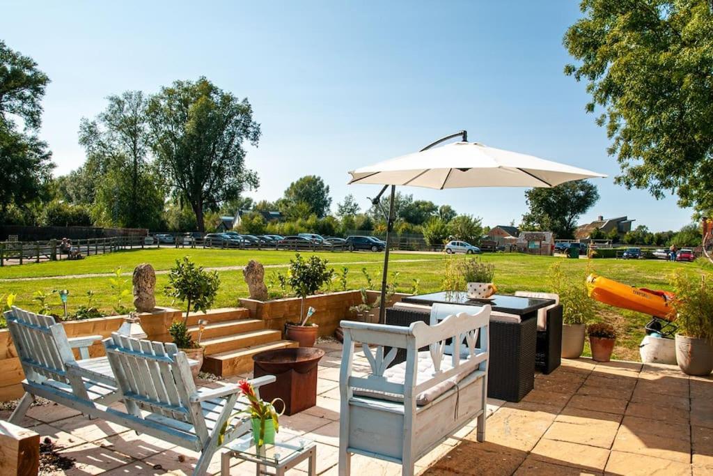 Castleford Cottage , Lowermill Estate Somerford Keynes 外观 照片
